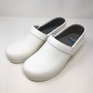 dansko nursing shoes